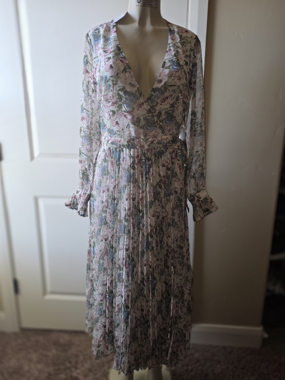 En Saison Floral Pleated Long Sleeve Midi Dress in Pink and Sage